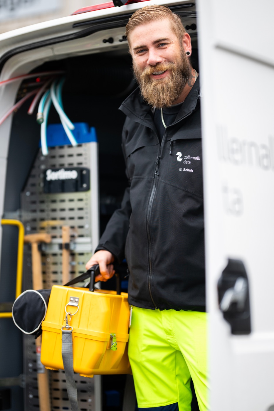 Techniker der zollernalbdata im Einsatz vor Ort